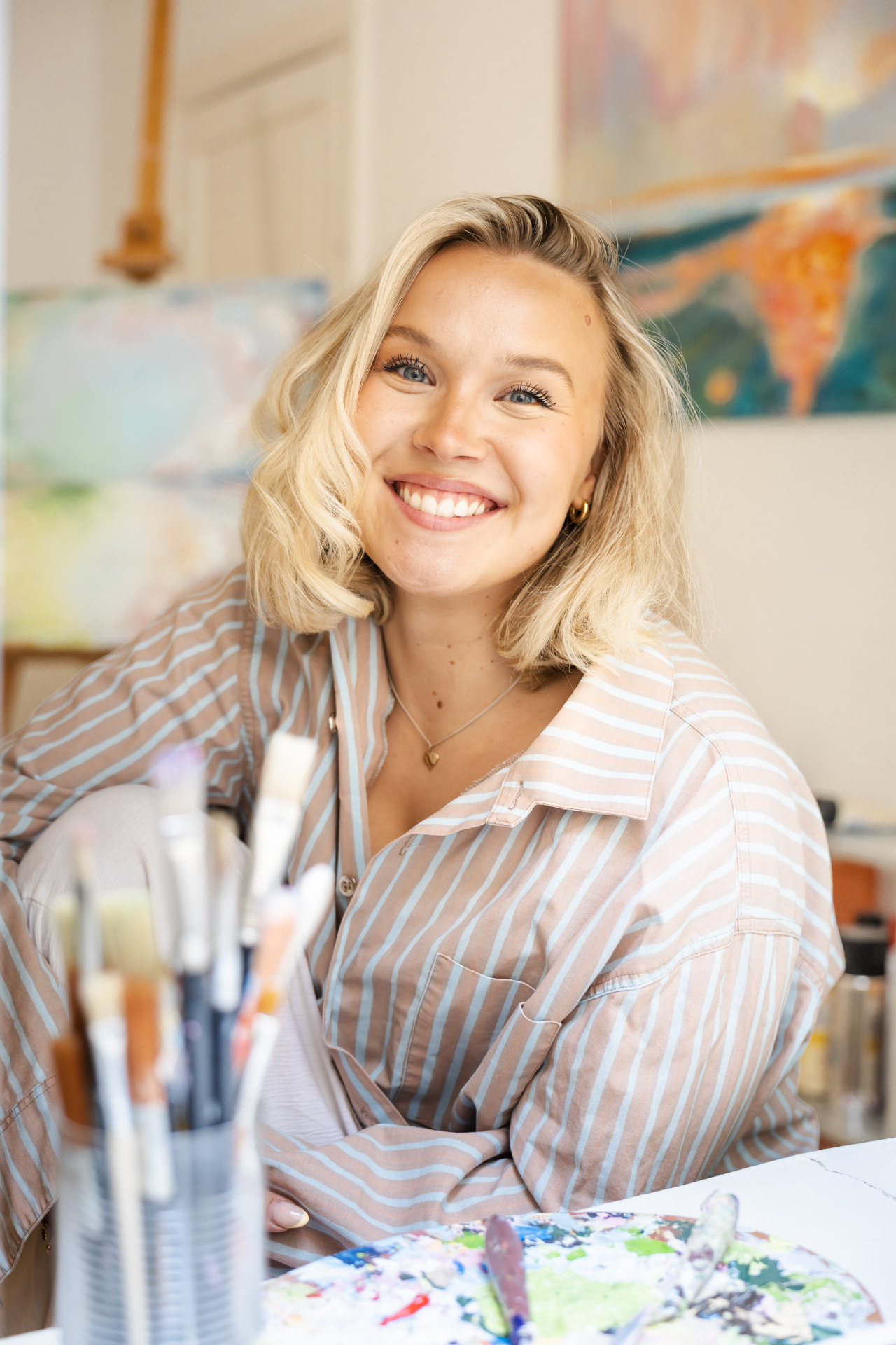 Artist Venni K. painting